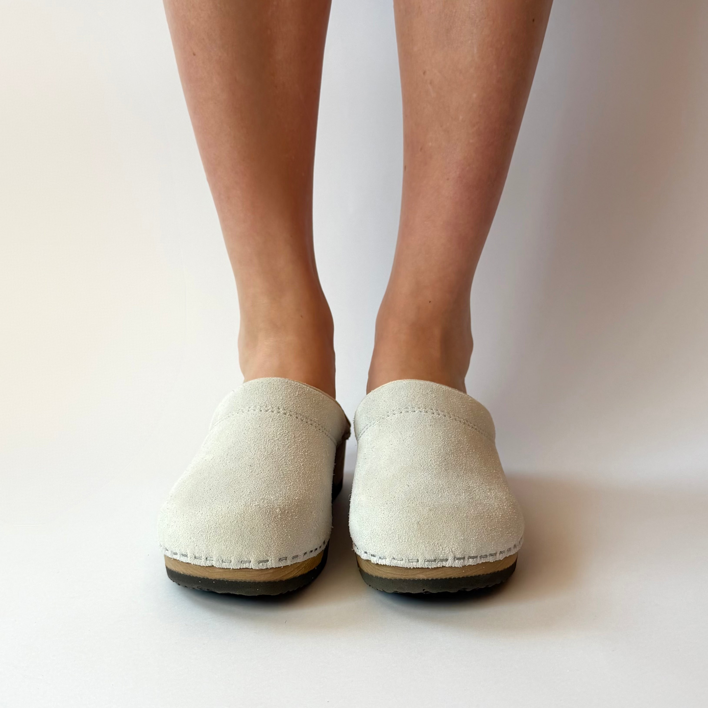 Embla I Off White Suede