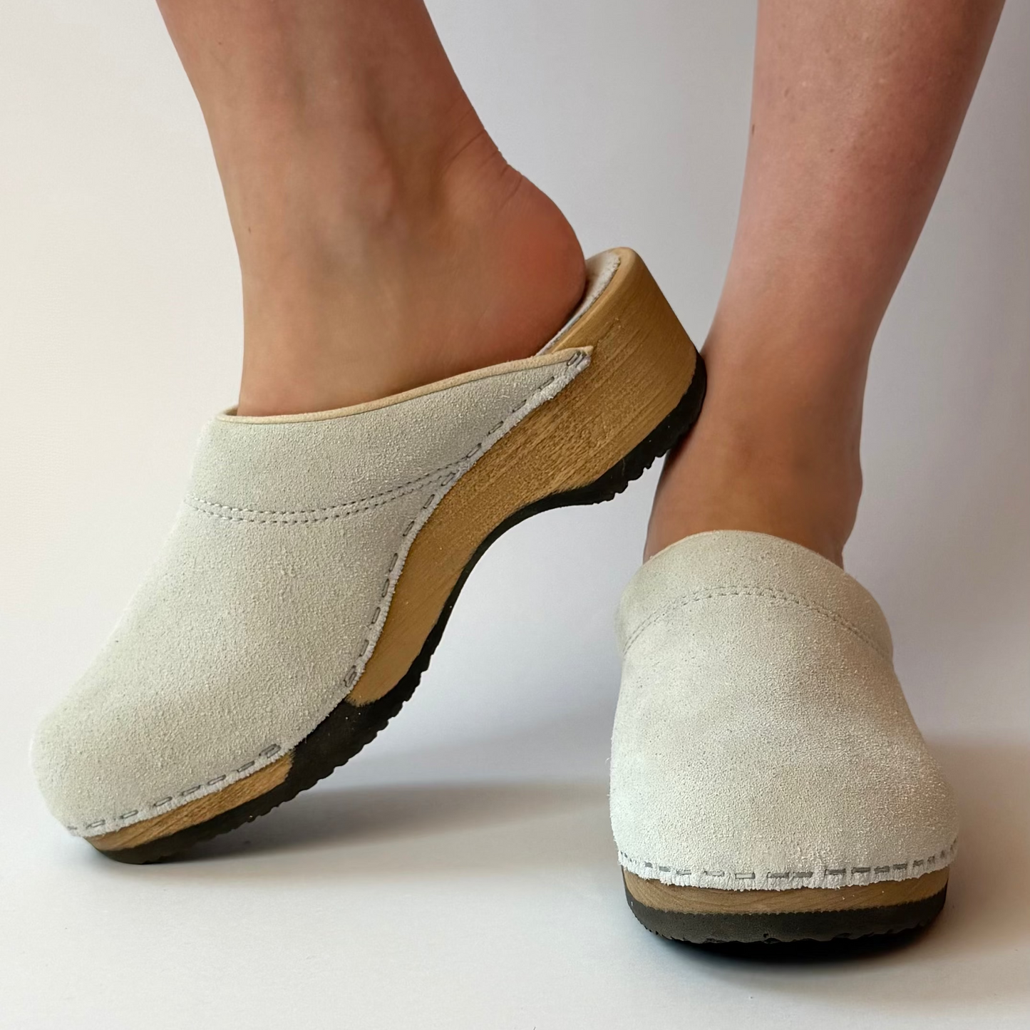 Embla I Off White Suede