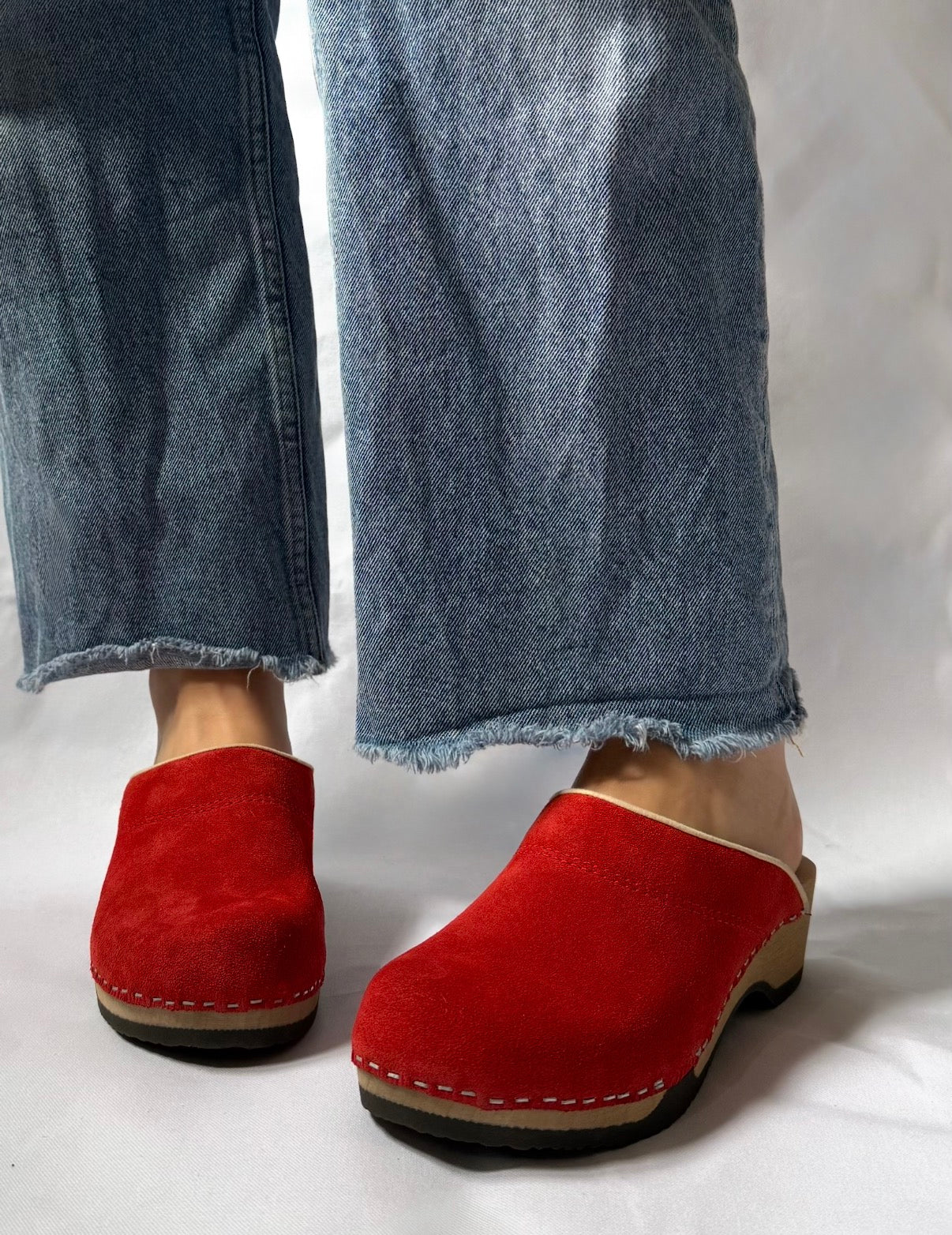 Embla | Postkasse Rød Suede